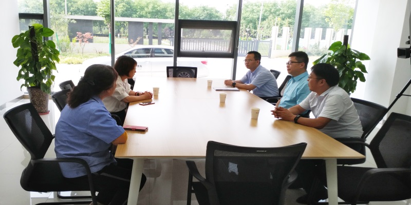 高陵区区委副书记走访888集团科技慰问高档次人才 高陵区区委副书记走访888集团科技慰问高档次人才