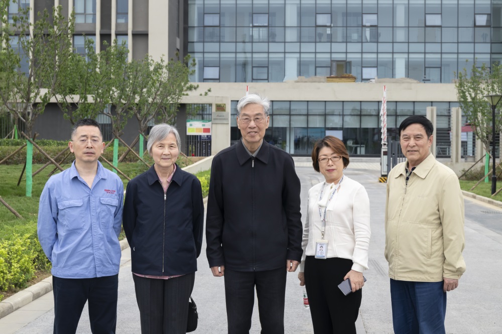 张全兴院士参观888集团科技 张全兴院士参观888集团科技