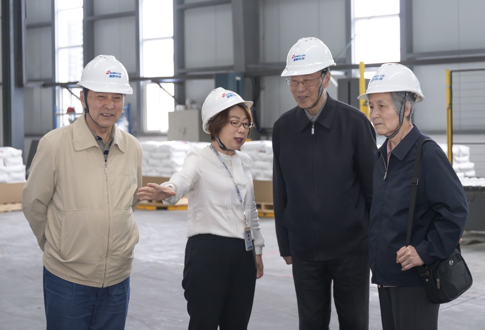 1620899460416745.jpeg 张全兴院士参观888集团科技3.jpg