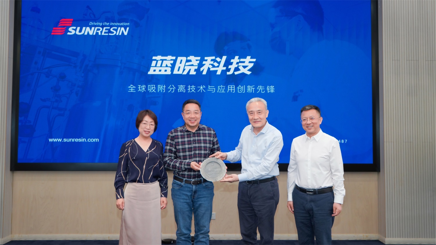 四川大学堂长汪劲松一行光临888集团科技参观互换 四川大学堂长汪劲松一行光临888集团科技参观互换